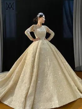 свадебное платье с кружевными аппликациями с длинным рукавом и длинным шлейфом