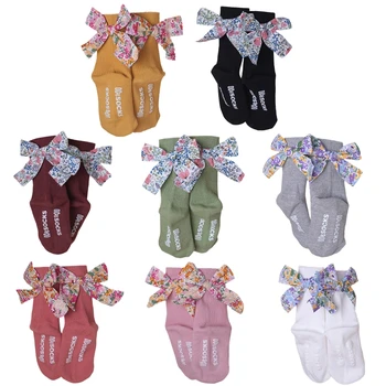 Хлопковые носки для маленьких девочек с цветочным бантом, ребристые трикотажные противоскользящие ручки, Длинные чулки для новорожденных, подарки